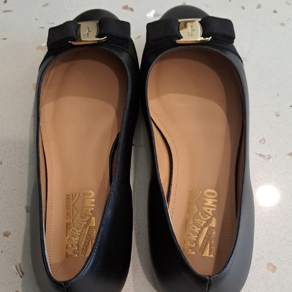 Salvatore Ferragamo Varina Black Flats with Gold Accent - Picture 8 of 13